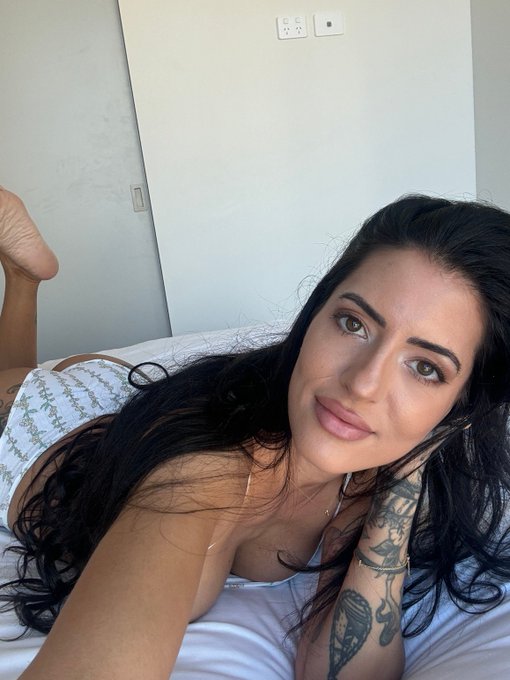 Sending naughty pics to who ever calls me mommy 😼 https://t.co/MceSe0ZtXd<a href="/tag/mvsales"class="tags"><span>#mvsales</span></a>