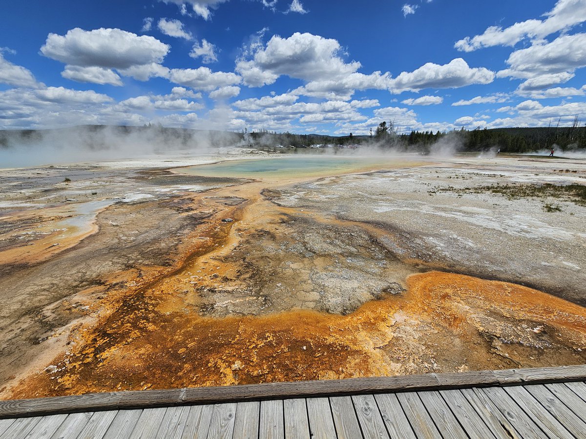 slowfadeout's tweet photo. Happy 4th of July from Yellowstone https://t.co/xXoS4HQwrM