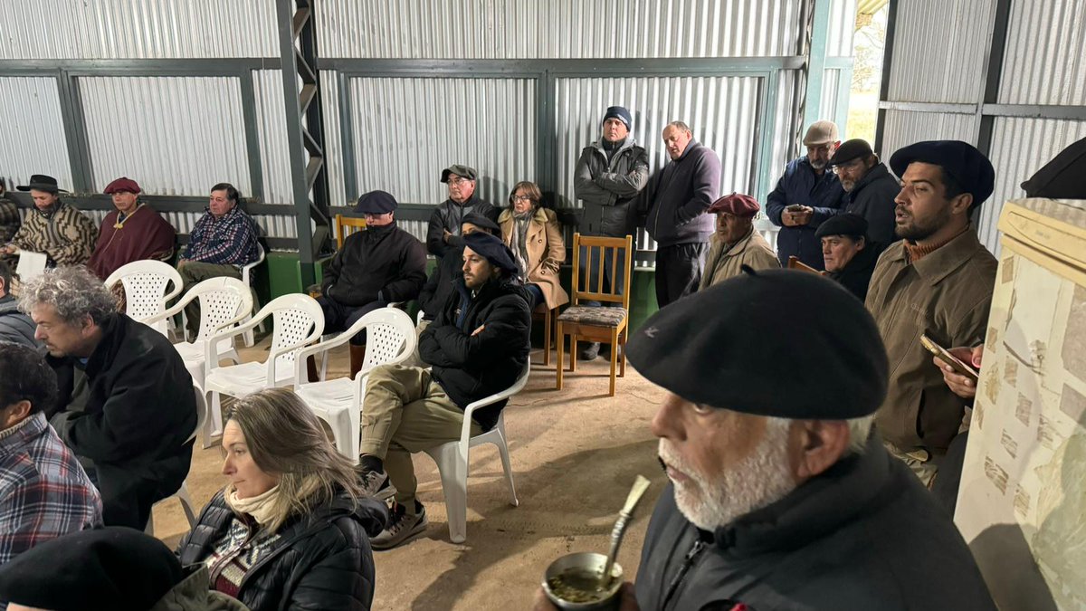 PlanAgro's tweet photo. Se realizó en la Colonia Aparicio Saravia, #Masoller, la Jornada "#CapinAnnoni: ¿Solo una amenaza?
La actividad concitó interés de los productores, ya que esta #maleza comienza a ser un problema generalizado, afectando predios que además se encuentran en un área protegida. https://t.co/WwAKexIprN