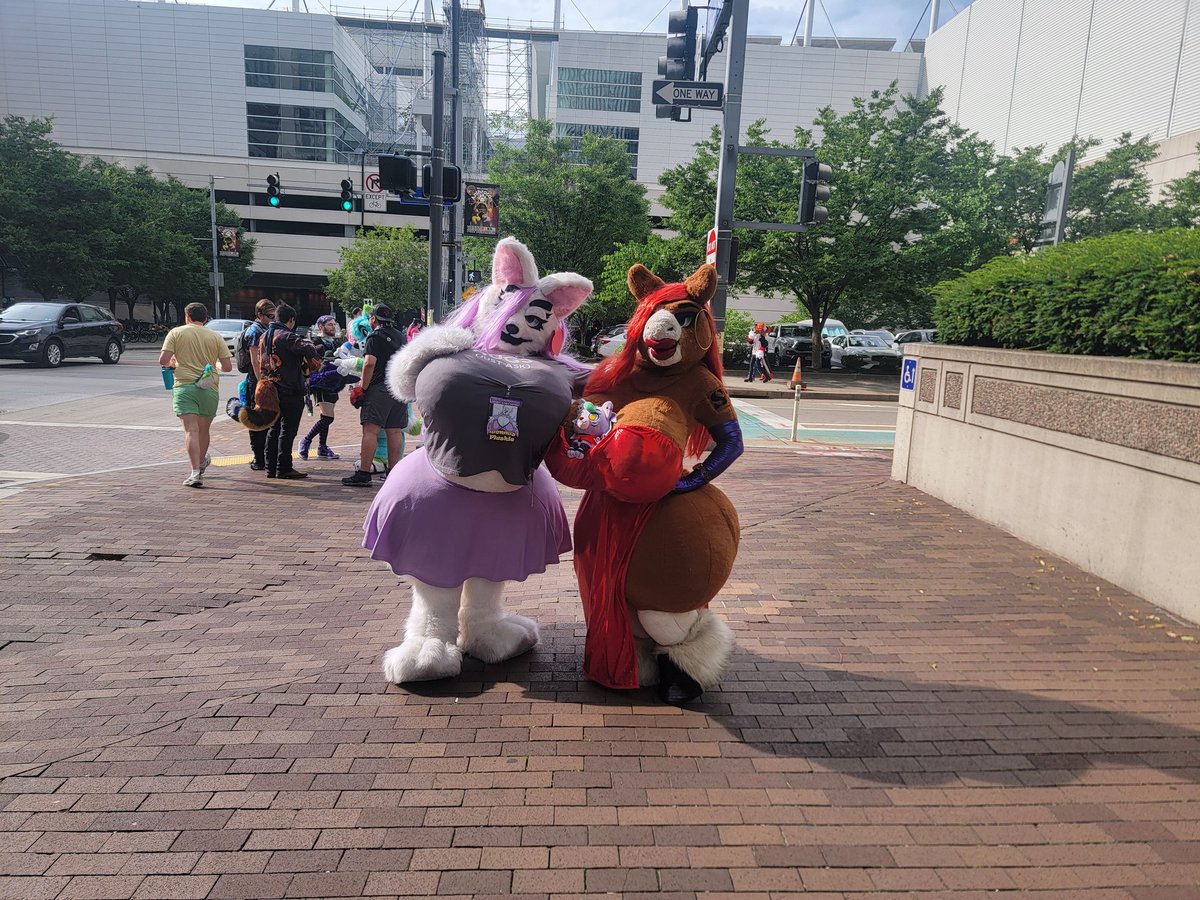 FionaMaray's tweet image. Me and @LokuButSFW are out and about! #Anthrocon2024