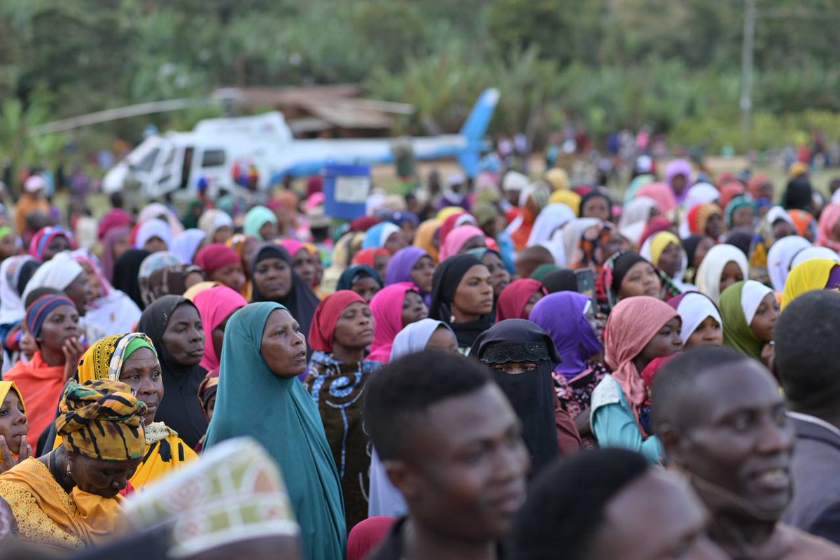 Paome Oloinyo (@parmundoro) on Twitter photo Vijana wa kike na kinamama wajitokeza kwa wingi katika mkutano wa Mlola, Tanga, ambapo mkutano huo ulihutubiwa na mwenyekiti wa Chama Taifa Mhe. <a href="/freemanmbowetz/">Freeman Mbowe</a> na Mwenyekiti wa Kanda Mhe. <a href="/godbless_lema/">Godbless E.J. Lema</a>.
#UshindiUnakuja Vijana wa kike na kinamama wajitokeza kwa wingi katika mkutano wa Mlola, Tanga, ambapo mkutano huo ulihutubiwa na mwenyekiti wa Chama Taifa Mhe. <a href="/freemanmbowetz/">Freeman Mbowe</a> na Mwenyekiti wa Kanda Mhe. <a href="/godbless_lema/">Godbless E.J. Lema</a>.
#UshindiUnakuja