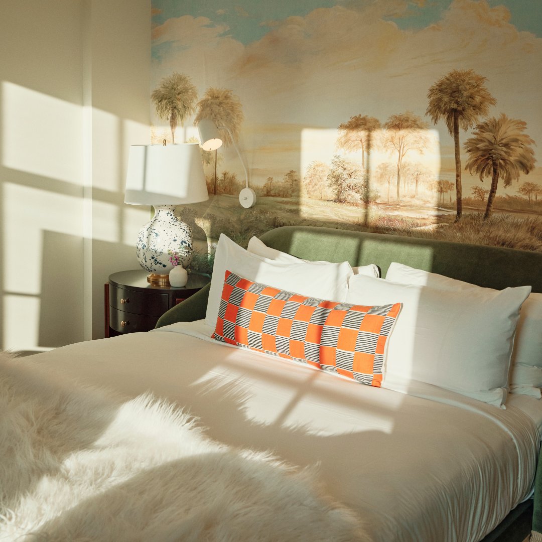 Put on your do not disturb until further notice #RichardsFlatNOLA 

Book your luxury experience in Richard’s Penthouse Flat with our 🔗  bio.