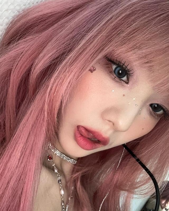 mis4_m1sa's tweet photo. looking 4 #edtwt moots ! ! 🍓

 𓏲  intro⠀. . .
⠀she / her⠀⋆˚ ☆ 
misa \\ ana/ mia . . . 🇯🇵
⠀⠀minor(6teen)⠀𝜗𓏲⠀i like: txt, yeojin, aespa, drawing, poetry, fashion, cats, shoujo animes, ghibli, nature ★ 

 - i interact with allspo - very active -

♡ or ⟳ to be moots!! https://t.co/ivE2Zkyjj9