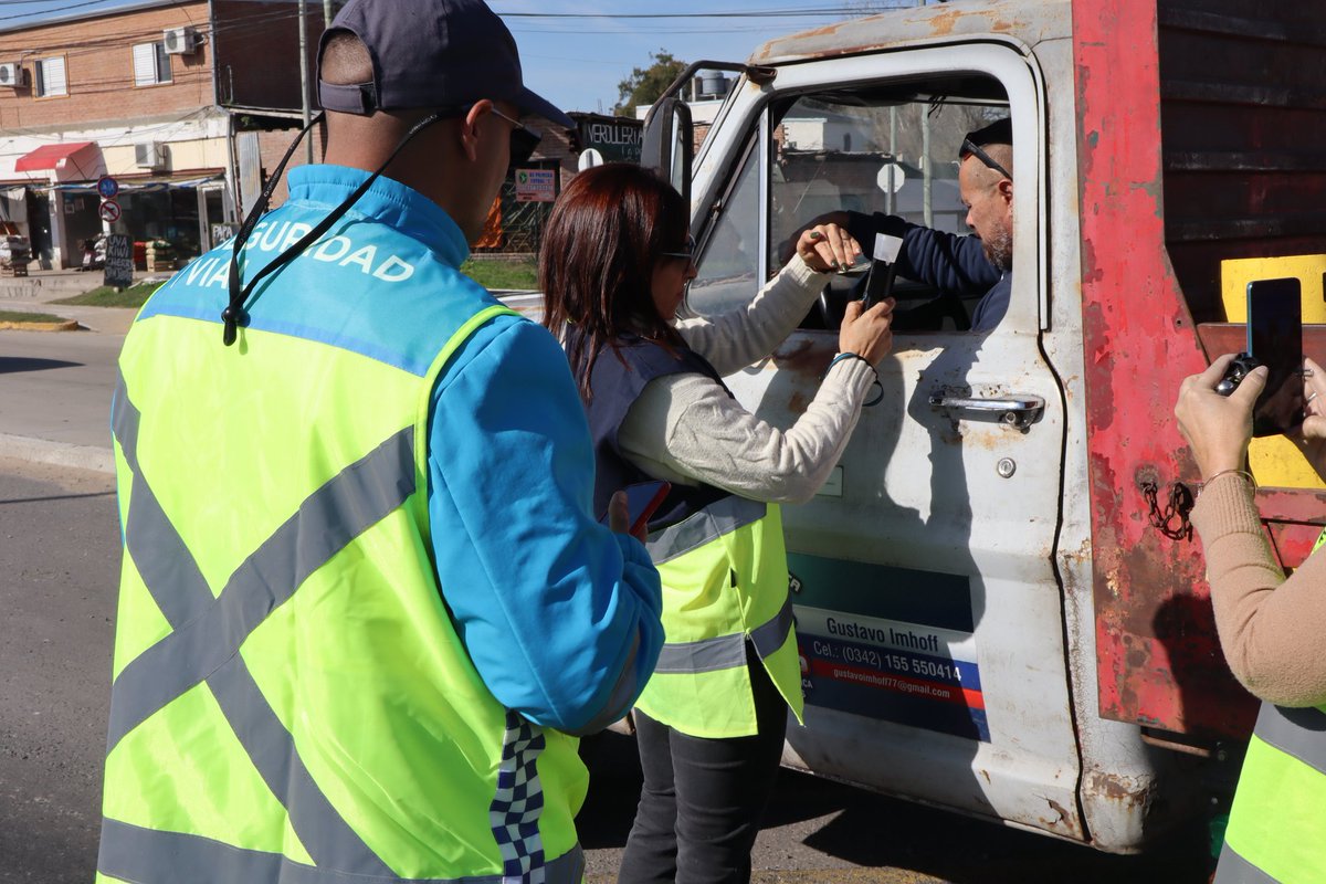RedSegVial's tweet photo. #RN168. Llevamos a cabo un operativo de prevención en el ingreso a la ciudad de #SantaFe junto con @_SantaFeCapital
y @InfoSegVial  Participaron además Unidad Operativa 3, Brigada Motorizada y la Unidad Operativa 7 sub base Rincón.
Hilo 1/3 👇 https://t.co/pg5EYjW3pb