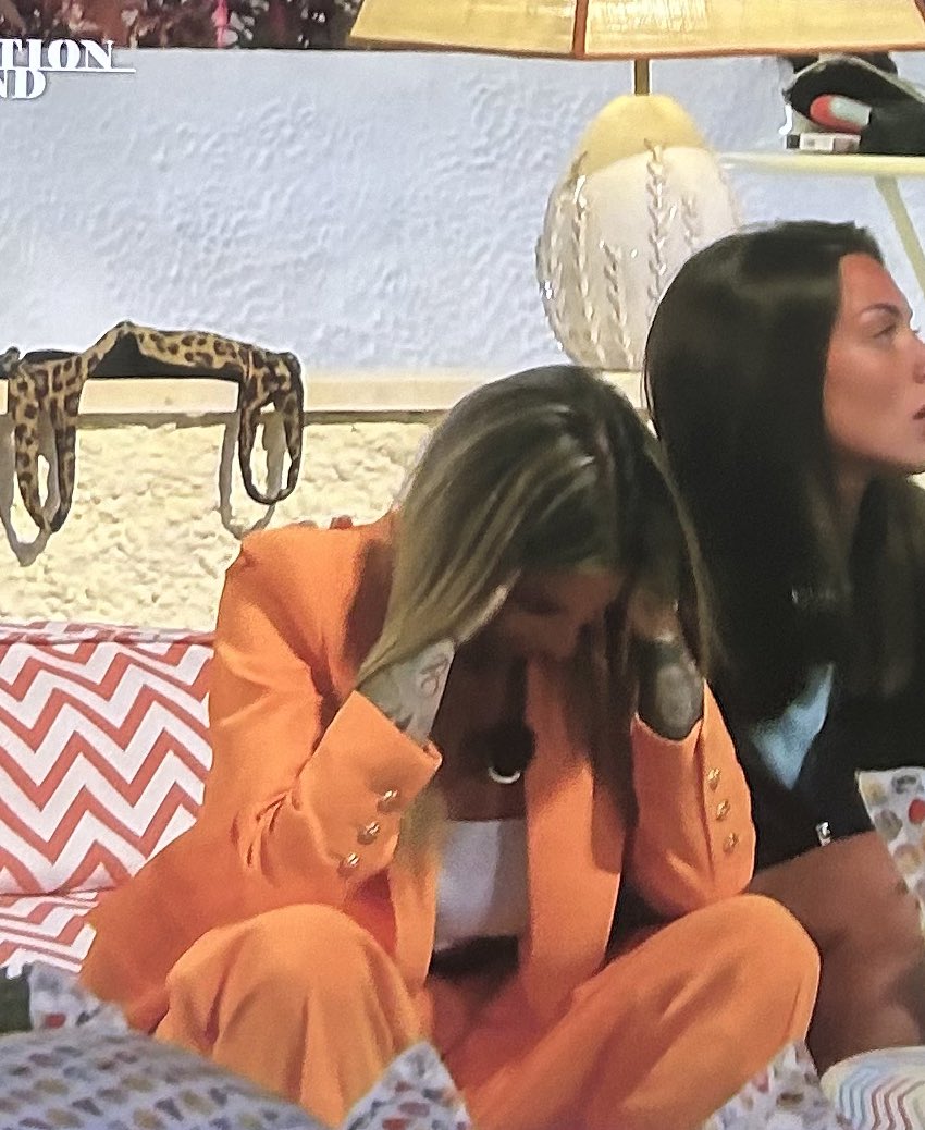 lo trovi strano? cosa? sentirsi davvero similiiii #TemptationIsland