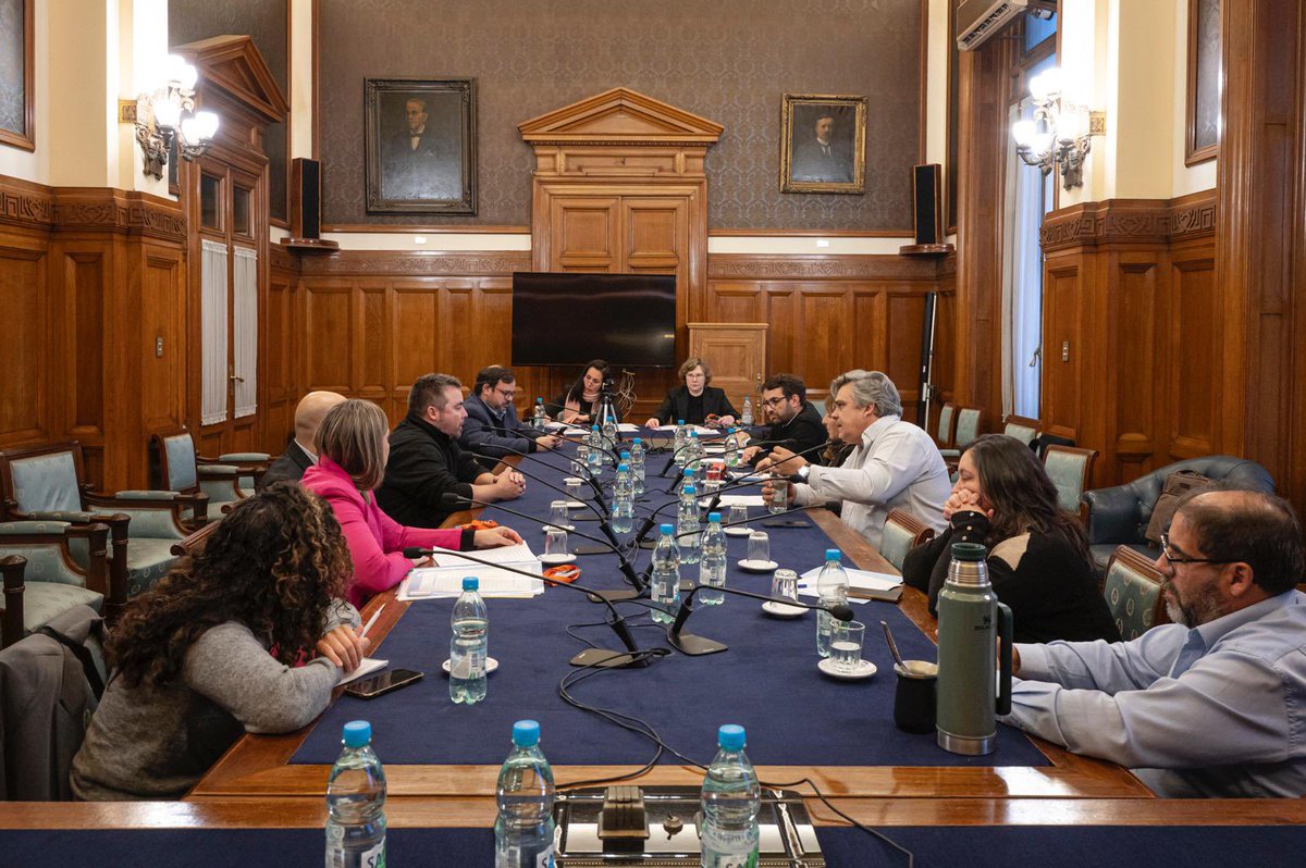 cdcamy's tweet photo. Presidiendo Comisión de Seguimiento Carcelario del Poder Legislativo. Recibiendo delegación del Sindicato de Policia Nacional. https://t.co/Nq2WAArb0T