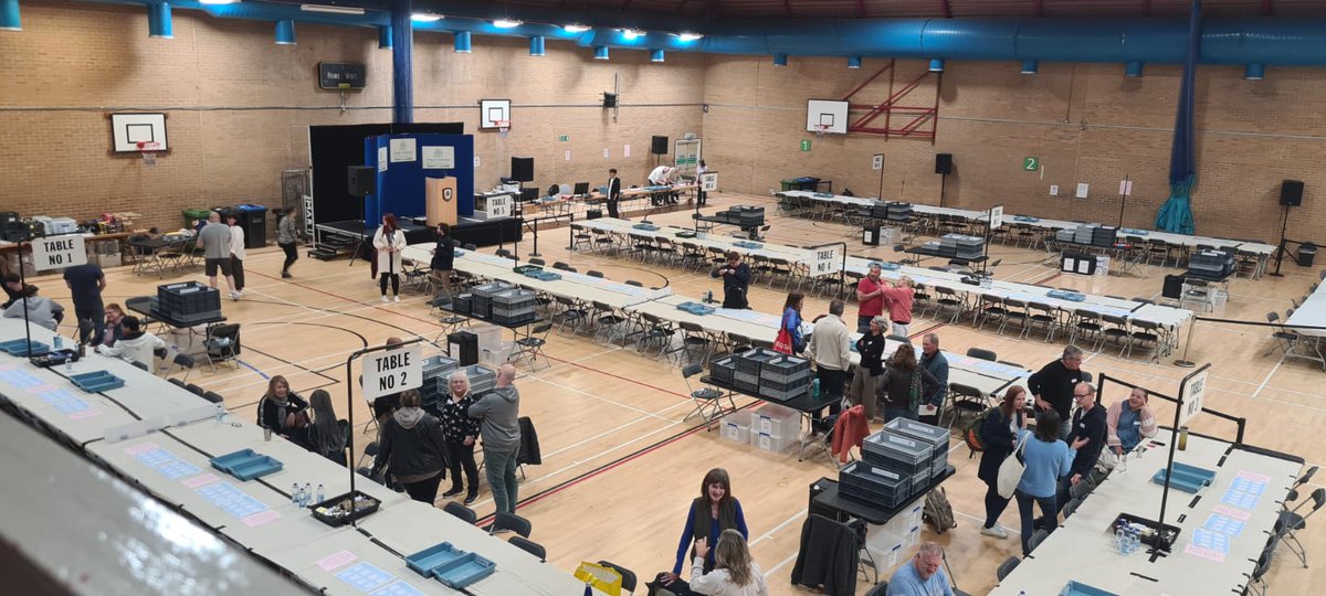 reigatebanstead's tweet photo. 1/
We’re getting ready to begin the general election count for the #Reigate constituency, with ballot boxes starting to arrive at Donyngs Leisure Centre, Redhill, from polling stations #GE2024 https://t.co/8cbHtA5AXV
