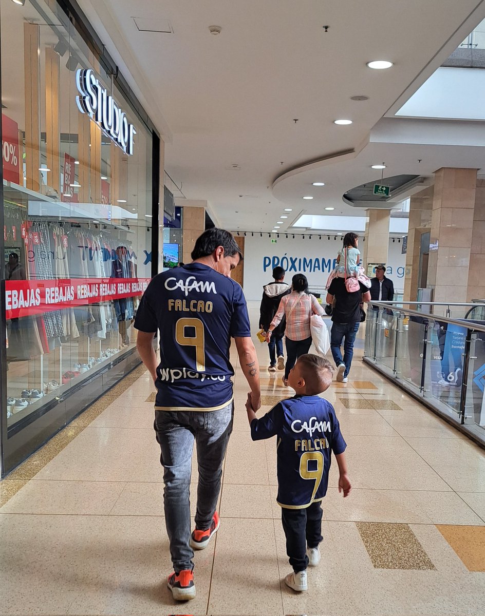 _CamiloAndresMT's tweet photo. + Y si mi gordo, juntos veremos a @FALCAO jugando en nuestro @MillosFCoficial 💙🤍 https://t.co/PSO4IBTqU3