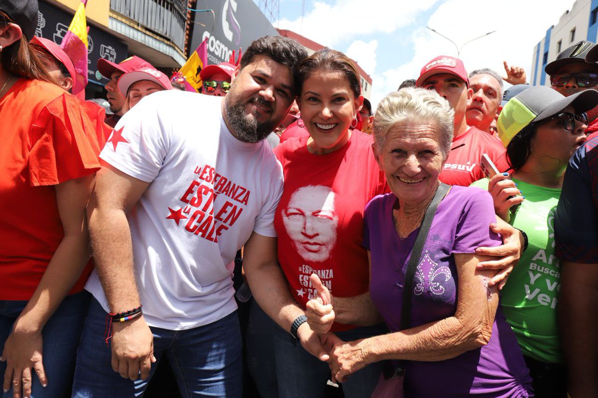 #AnteElOdioYFascismoPaz MONAGAS - MATURÍN |Pueblo chavista de Maturín reafirmó su compromiso en defensa de la Revolución y la victoria del candidato de la Patria, Nicolás Maduro (<a href="/NicolasMaduro/">Nicolás Maduro</a>)

#4Jul #VenezuelaVaConTodo