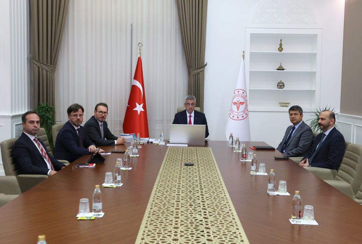 Sağlık Bakanımız Prof. Dr. Kemal Memişoğlu; Türkiye genelindeki 81 İl Sağlık Müdürü ile çevrim içi toplantı düzenledi.

Sağlık Bakanımız Prof. Dr. Kemal Memişoğlu, Bölgesel ve il merkezli ziyaretler yaparak, sağlık hizmetlerini ve ihtiyaçlarını yerinde değerlendireceğini