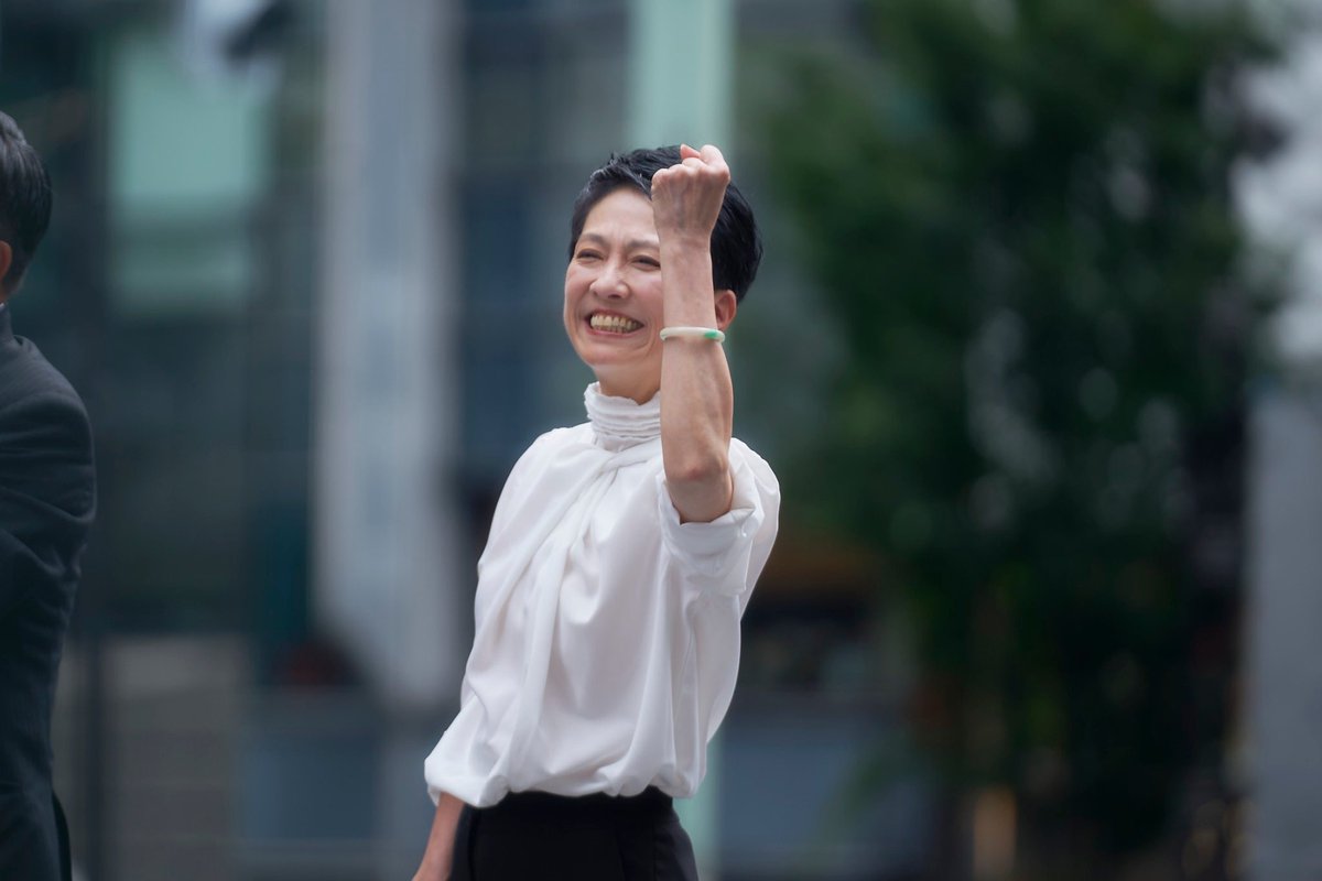 お願いがあります。

都知事になりたいとの思い。
ぜひ押し上げてくれますか？

ご家族、友人、知人に。
1人でも多くの方が「れんほう」と書いてくださるようにご支援頂けますか？

投票してくださる、その力をください。