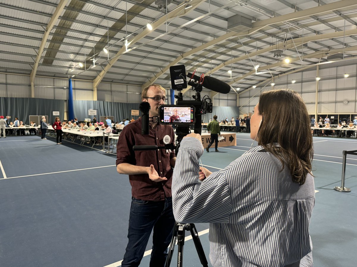 I’m here covering the counts for Telford and The Wrekin for <a href="/bbcmtd/">BBC Midlands</a>! Expecting results around 3am. You can follow along with updates on our online live page bbc.co.uk/news/live/crgk…