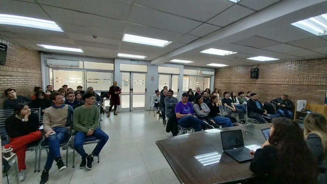 VoluntariadoLeg's tweet photo. 💡¡Finalizamos con #VoluntariadoLegislativo! 

Hoy finalizamos el Voluntariado Legislativo en la Legislatura de Mendoza, con una enriquecedora charla-taller sobre Gestión de Intereses (lobby) a cargo de la Fundación Nuestra Mendoza. https://t.co/qqLCm5o8uR