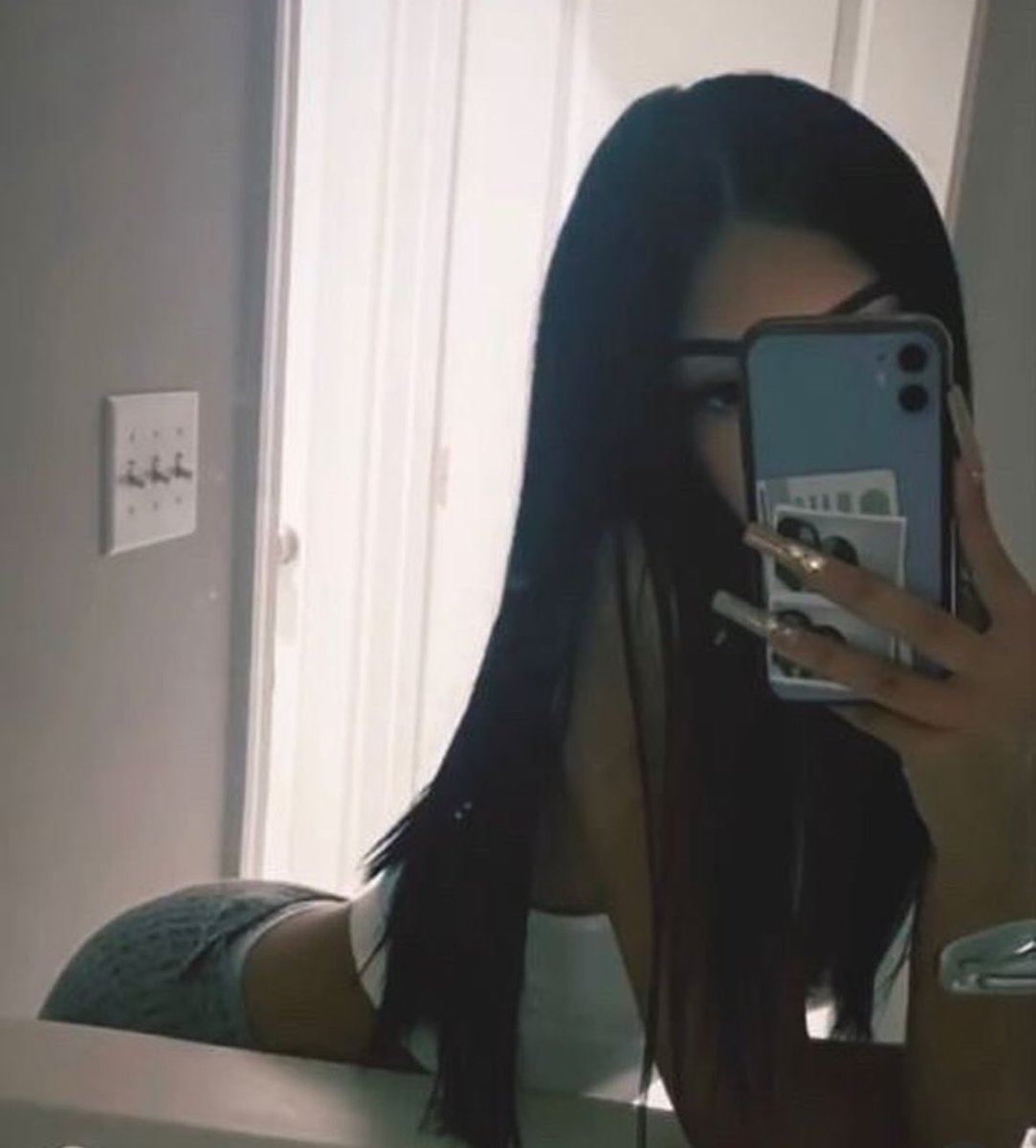 kitty_queenjess's tweet photo. ive been making content all week and am about to start selling. who wants to see these barely legal holes?😫💕 https://t.co/9l7YyMDC2Q