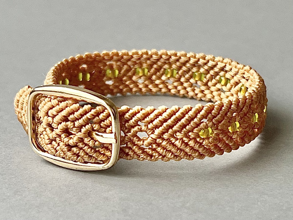 chiita_k's tweet photo. ベルトタイプのマクラメブレスレット

#マクラメ
#ハンドメイドアクセサリー 
#macrame
#micromacrame https://t.co/qdeBlp3HOQ