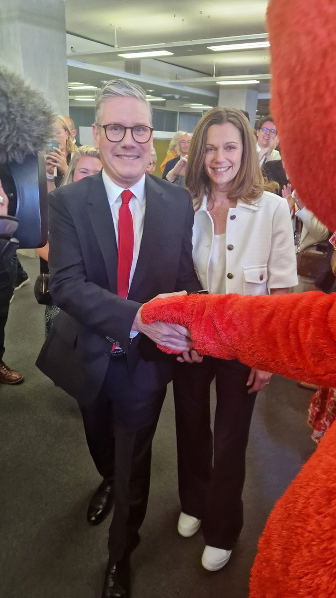 bobbysmith2765's tweet photo. Elmo is the first person to shake the new Prime Ministers hand #GeneralElection2024 #GiveMeBackElmo https://t.co/PVWt3iCASS