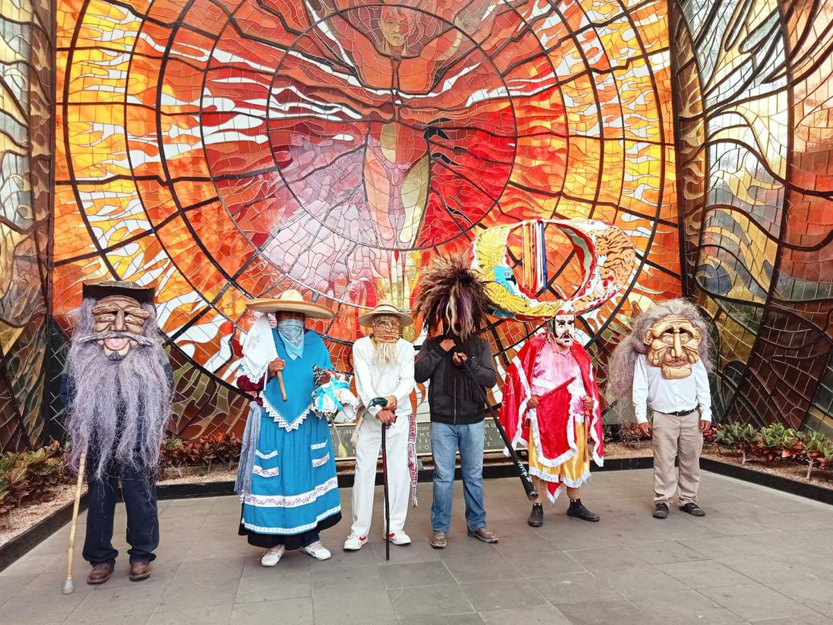 Con el Tercer Concurso de Danzas Tradicionales, Antorcha demuestra ser una organización que ve en la cultura una gran herramienta para elevar la herencia de los pueblos en el ámbito espiritual, rescatando las tradiciones históricas del Estado de México.
#AntorchaYDanzaTradicional