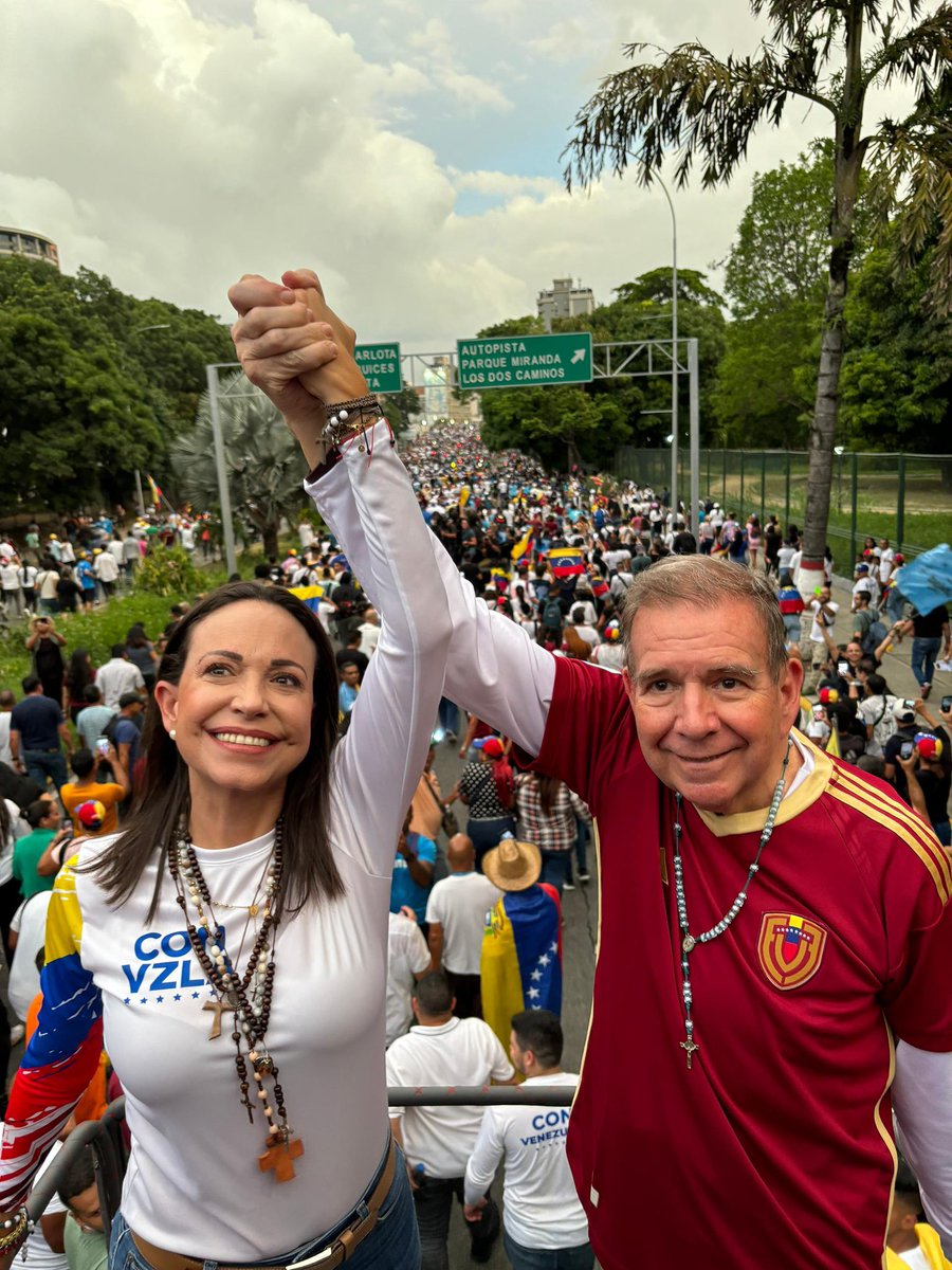 EdmundoGU's tweet photo. ¡Caracas presente en este inicio de campaña por la libertad! 

24 días, solo 24 días para lograrlo. https://t.co/ZfJlij7YY0