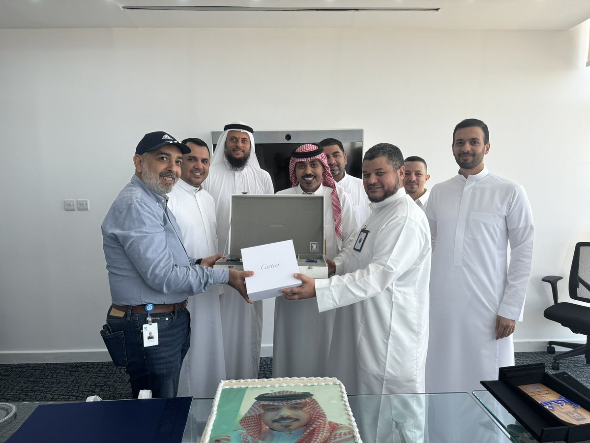 d7mis's tweet photo. 2- إلى زملائي الأعزاء الذين قضيت معهم أوقاتًا رائعة وتجاوزنا معًا العديد من التحديات، كان من حسن حظي أن أتعرف عليكم. لقد كنتم دائمًا سندًا لي، وتعلمت منكم الكثير. كنتم لي كالأخوة الحقيقيين، وأتمنى لكم دوام النجاح والتوفيق في مسيرتكم المهنية. https://t.co/tlLHWnFU5T