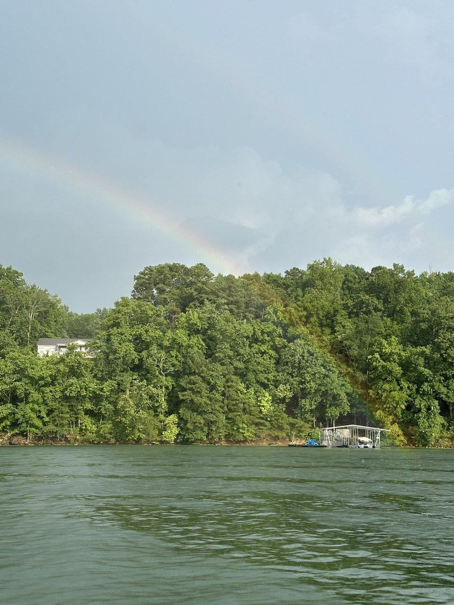 CRCoate's tweet photo. And a rainbow all the way to #smithlake. Where’s the pot of gold?!?! @spann https://t.co/sKHJSbPMjG