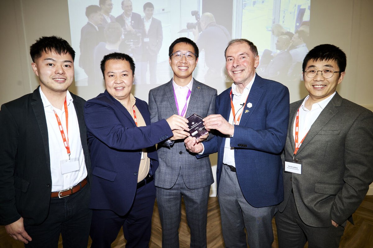 I am proud to share that our research group member Kun Huang and his team received the 2024 Eli &amp; Britt Harari Graphene Enterprise Award. Congratulations to Kun Huang and the Solar Ethos team on this great achievement. All the best for your new journey!
manchester.ac.uk/discover/news/…
