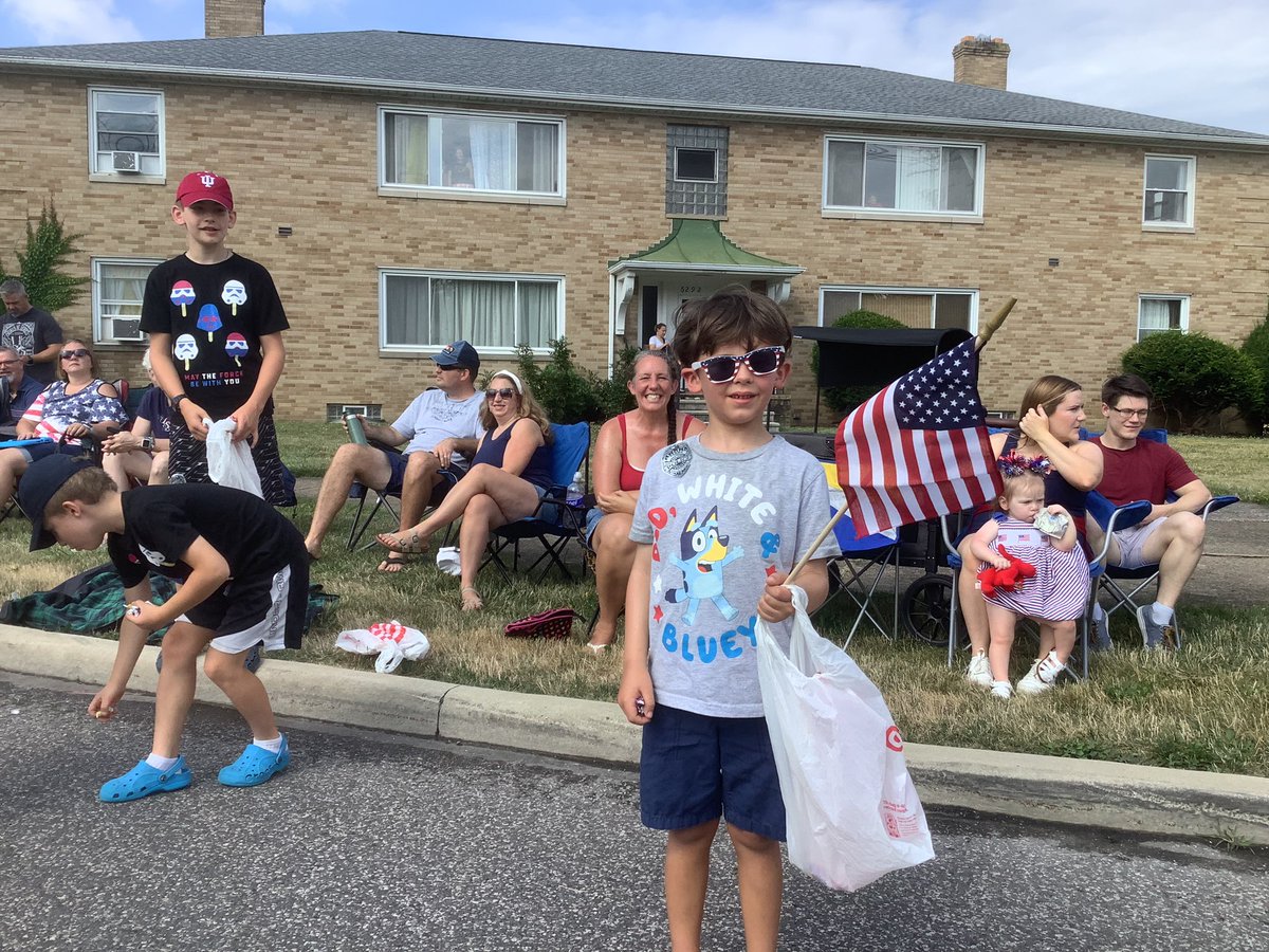ParmaMayor's tweet photo. Great to see so many kids along the parade route! https://t.co/g8cd7P19QZ