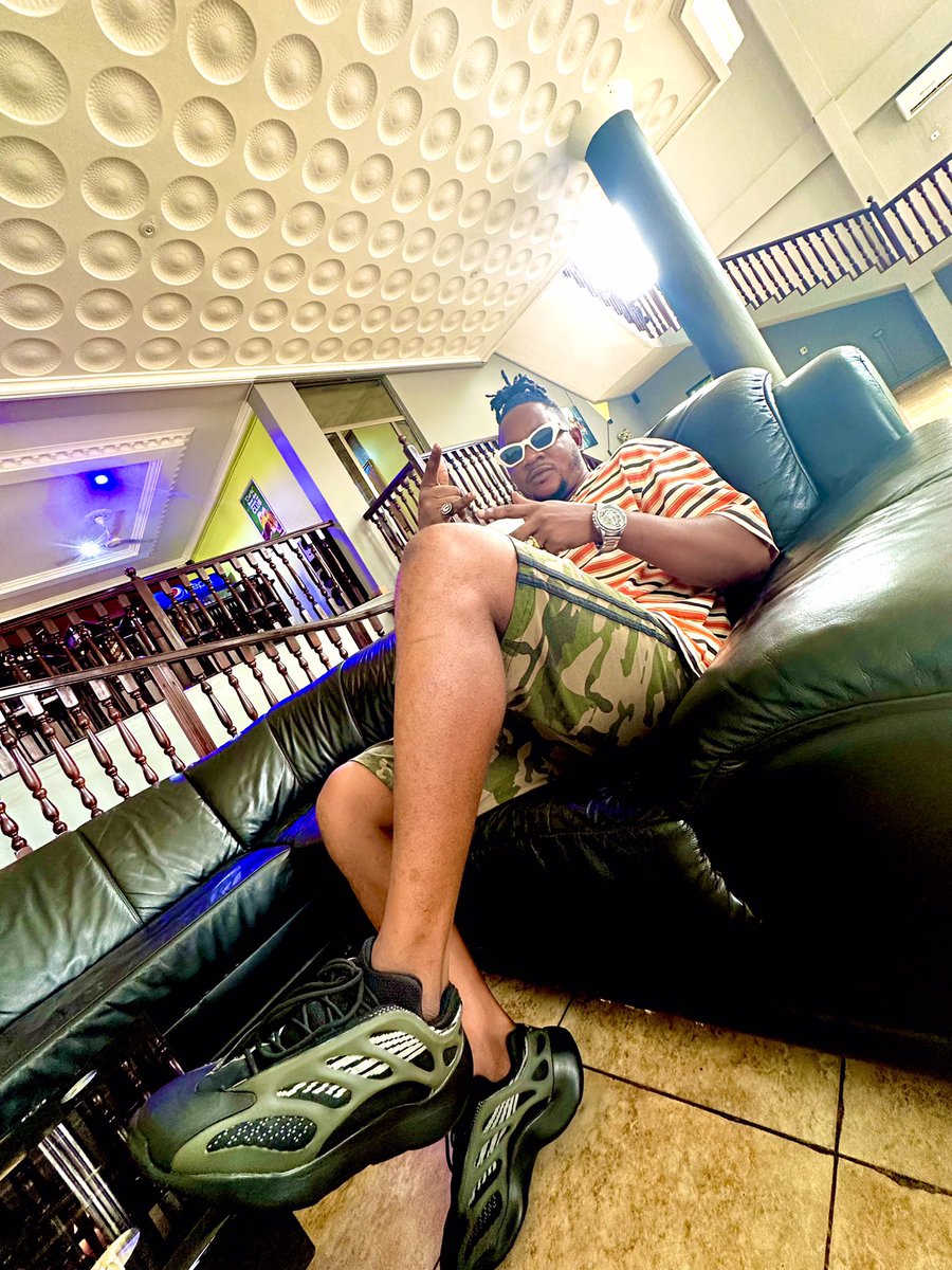 otudajay's tweet photo. Show me love ❤️✈️ https://t.co/yQNlJSn4SG