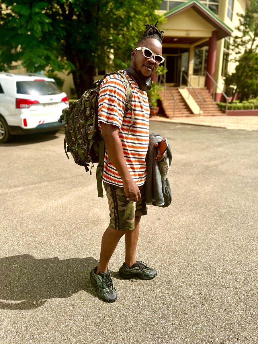 otudajay's tweet photo. Show me love ❤️✈️ https://t.co/yQNlJSn4SG