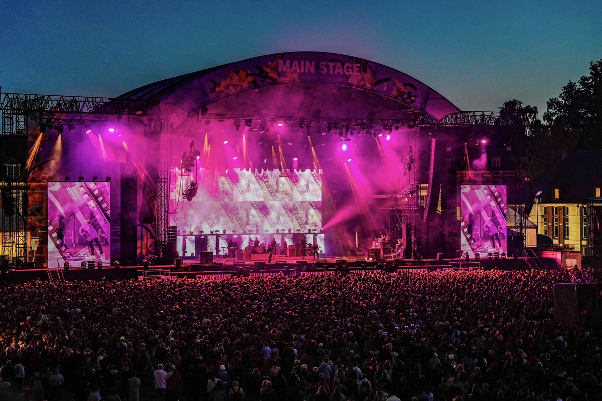 FLeturque's tweet photo. Le #Mainsquare jour 1 ! Quel plaisir de retrouver le #festival du Grand Arras ♥️
#20ans #MainSquareFestival #Arras #VilleArras #GrandArras https://t.co/3lJi47m47o