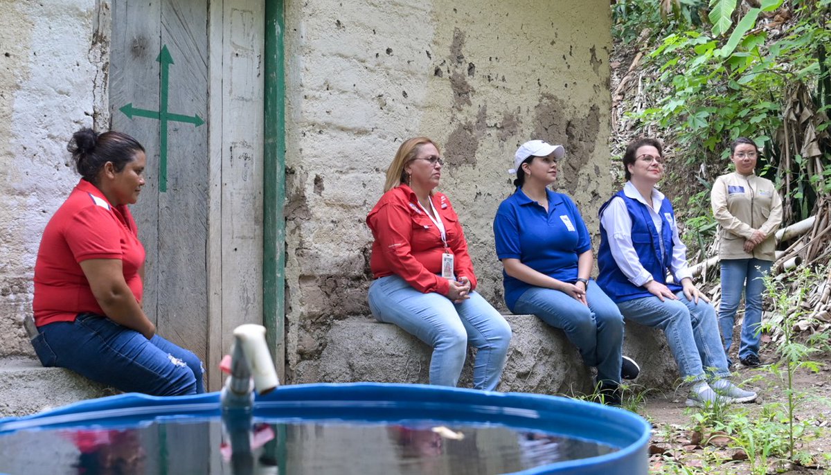 PNUDHonduras's tweet photo. Las obras de mitigación son indispensables para fortalecer las comunidades y volverlas más resilientes ante el cambio climático.

Con el apoyo de @UEenHonduras y la coordinación con autoridades municipales, desde @UNDP  buscamos construir sociedades más sostenibles. https://t.co/8iNGETkMs0