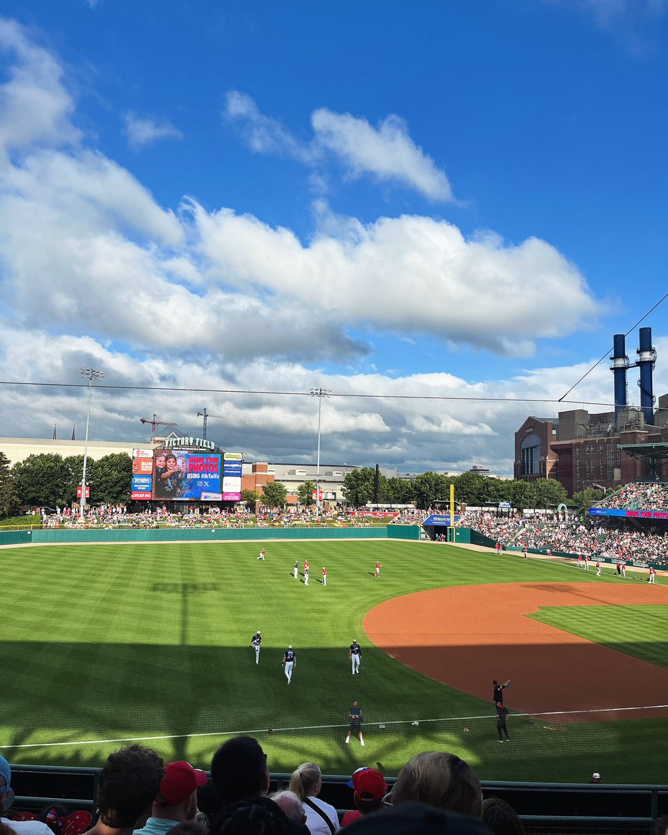 bronkella's tweet photo. Great day for some baseball ⚾️ https://t.co/rnkaFnQMgF