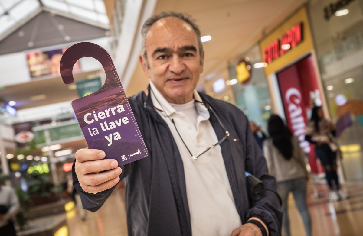 <a href="/Hayueloscc/">Hayuelos C.C</a> <a href="/lfcalero/">Luis Felipe Calero</a> <a href="/CulturaenBta/">Secretaría de Cultura de Bogotá</a> <a href="/DesarrolloBta/">Secretaría Desarrollo Económico</a> <a href="/AcecolombiaCC/">Acecolombia</a> <a href="/santitrujillo8/">Santiago Trujillo</a> 🏅| Celebramos que en <a href="/Bogota/">Alcaldía de Bogotá</a> estamos #JuntosPorElAgua. 

Con la firma del Centro Comercial <a href="/Hayueloscc/">Hayuelos C.C</a> nuestro Gran Acuerdo #JuntosPorElAgua completa 31 alianzas con el sector privado para hacer de <a href="/Bogota/">Alcaldía de Bogotá</a> una ciudad que cuida y protege sus recursos naturales.