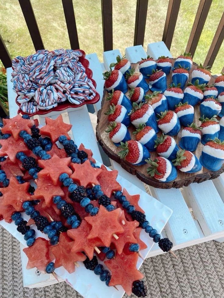 EMT_EmReyes's tweet photo. Happy 4th of July! 🇺🇸❤️🤍💙

She having a huge cookout for the 4th of July. https://t.co/g0hIO5RhK3