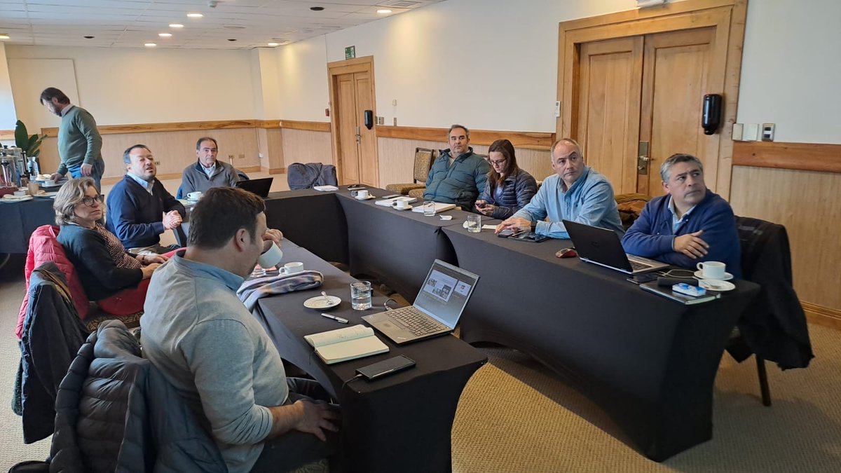 El directorio de <a href="/mgloslagos/">Multigremial de Los Lagos</a> se reunió para revisar diversas materias que inquietan a los gremios, así como delinear el trabajo del 2° semestre. Asistieron <a href="/Aproleche_AG/">Aproleche Osorno</a>, <a href="/Agrollanquihue/">Agrollanquihue</a>, <a href="/puertovarasorg/">Corporación Turismo Puerto Varas</a>, <a href="/SAGOosorno/">SAGO Osorno</a>, <a href="/CChCPuertoMontt/">CChC Puerto Montt</a>, <a href="/camaraptomontt/">Cámara de Comercio Puerto Montt</a>, <a href="/ArmasurG/">ARMASUR Asociación Gremial</a> y <a href="/SalmonChileAG/">SalmonChile</a>