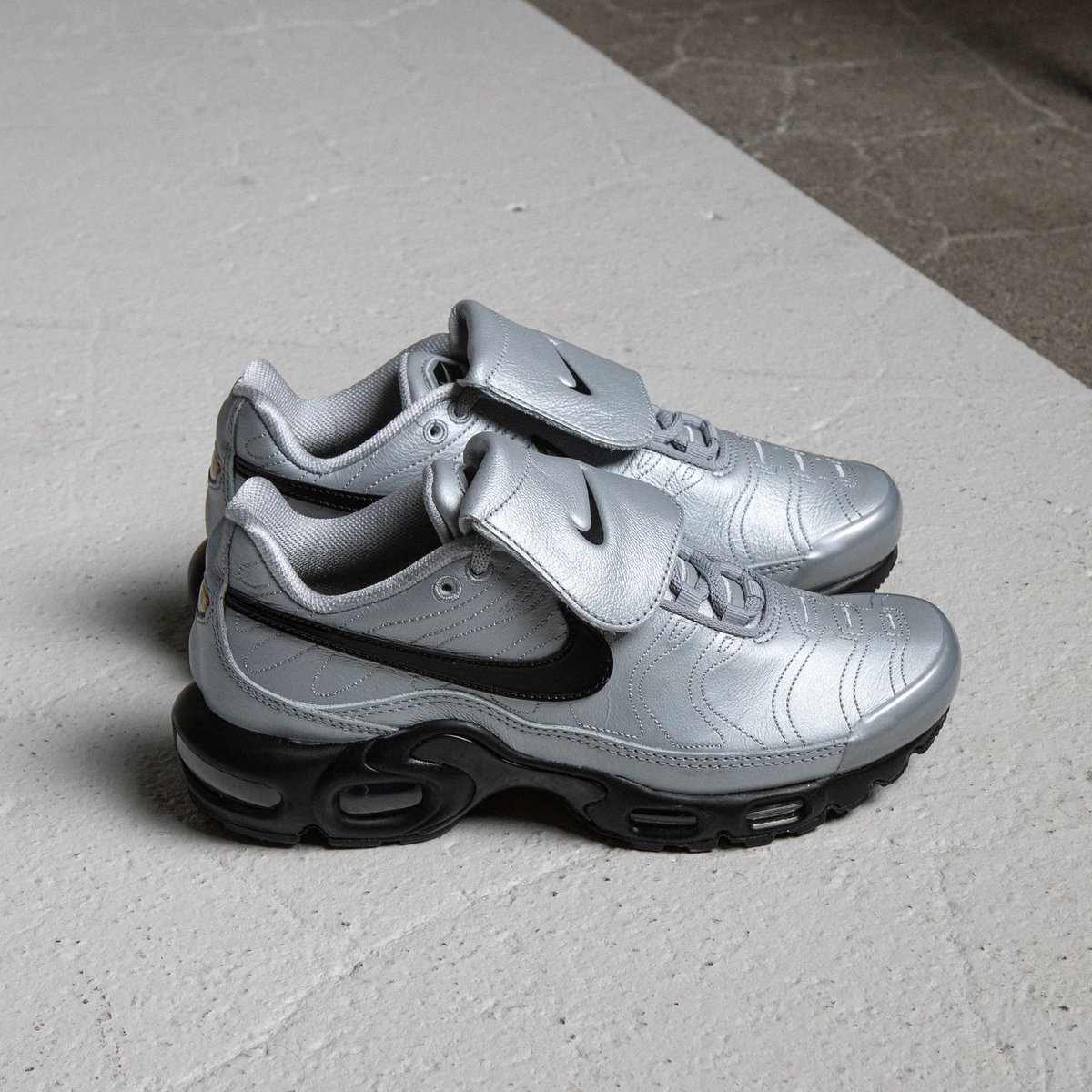 sneaker_wars's tweet photo. 【国内7月18日発売予定】NIKE AIR MAX PLUS TIEMPO GREY/BLACK(HM6850-001)
⇒https://t.co/NLPGjTltsz
#sneakerwars #スニーカー #ナイキ https://t.co/NzqXqhUnwB