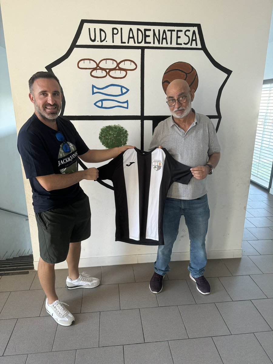 🥁🥁NOTICIAS🥁🥁
JUVENIL NACIONAL 
FICHADO
Queremos dar la bienvenida a nuestro club y como entrenador del Juvenil Nacional a @alexcasassanchez  se hace cargo del equipo esta temporada 24/25 y estamos muy contentos que un entrenador con tanta experiencia esté con nosotros.
🤍🖤