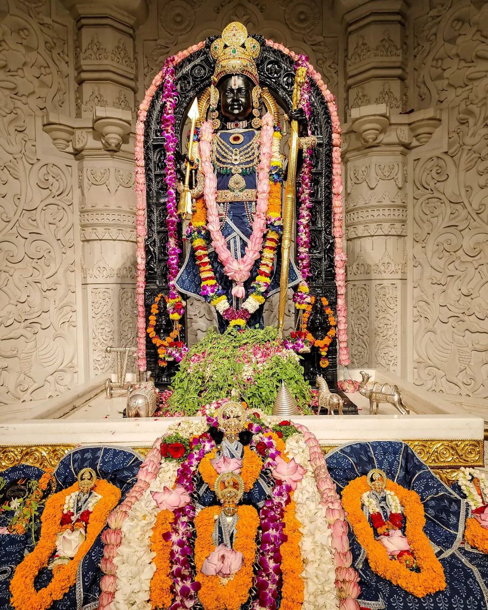 ShriAyodhya_'s tweet photo. प्रबल प्रतापी राम का , परम प्रभावी नाम !
राम नाम औषधि करे , राम बाण सब काम !!

              !! “ जय जय श्री राम ” !! https://t.co/CNJpzwEZQD