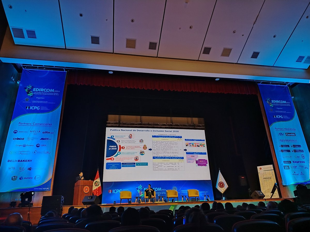 EdircomPeru's tweet photo. 👥 “Los números son solo números, pero detrás de ellos hay personas que requieren que tomen decisiones políticas.” - #JulioDemartini, ministro del @MidisPeru, en #EDIRCOM2024 https://t.co/MlwCLtSflc