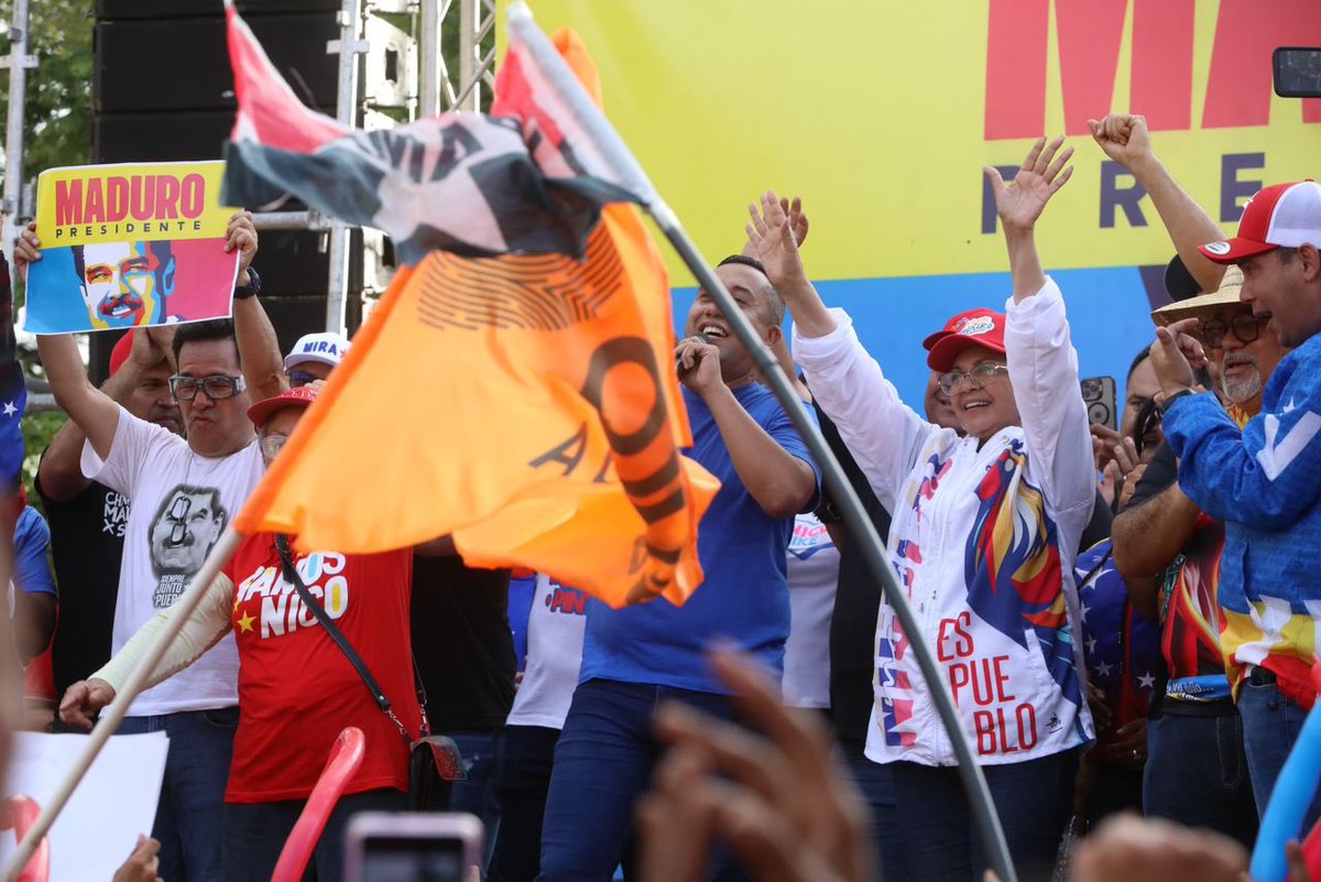 Soykarinacarpio's tweet photo. ¡Se Desbordó Libertador #Aragua de Amor, Alegría y Esperanza! En el extraordinario inicio de Campaña de nuestro Presidente @NicolasMaduro 

¡Tenemos Fe en nuestro Pueblo! 
¡Venezuela Nuestra! https://t.co/OmOpIhE7fN