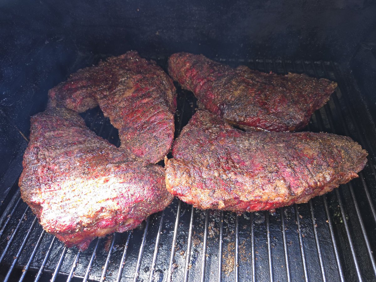 CForeman31's tweet photo. Low &amp; slow #Traeger tri-tip with #Killerhogs brisket @HowToBBQRight seasoning https://t.co/EPAWODXWCE