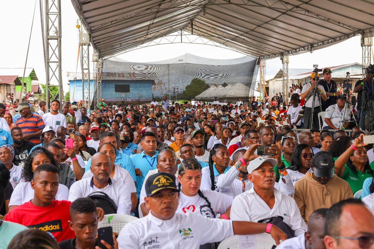 GobChoco's tweet photo. ✅ Más de 50 hogares en Domingodó, Chocó, se conectan gracias a la #JuntaDeInternet que inauguró el presidente Gustavo Petro. 

La gobernadora @nubiacarolinacc agradeció la oportunidad que tienen las comunidades de hacer parte del progreso de sus propios territorios. https://t.co/iGsb3Tx63j