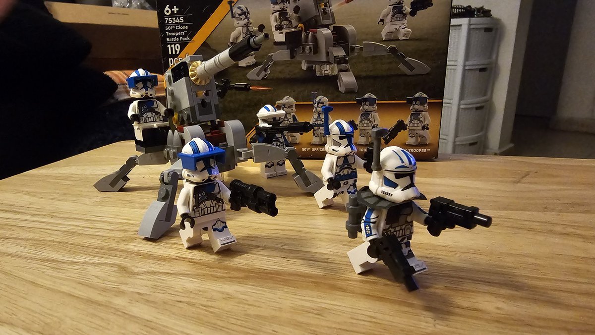 ElfMerchantLux's tweet photo. "That's why he's the ARC Trooper!"
Gotta love Fives leading his brothers into battle. Always taking the frontlines! Lead by example, not orders.
#LegoStarWars #LegoDate https://t.co/NcTFKXBIfm