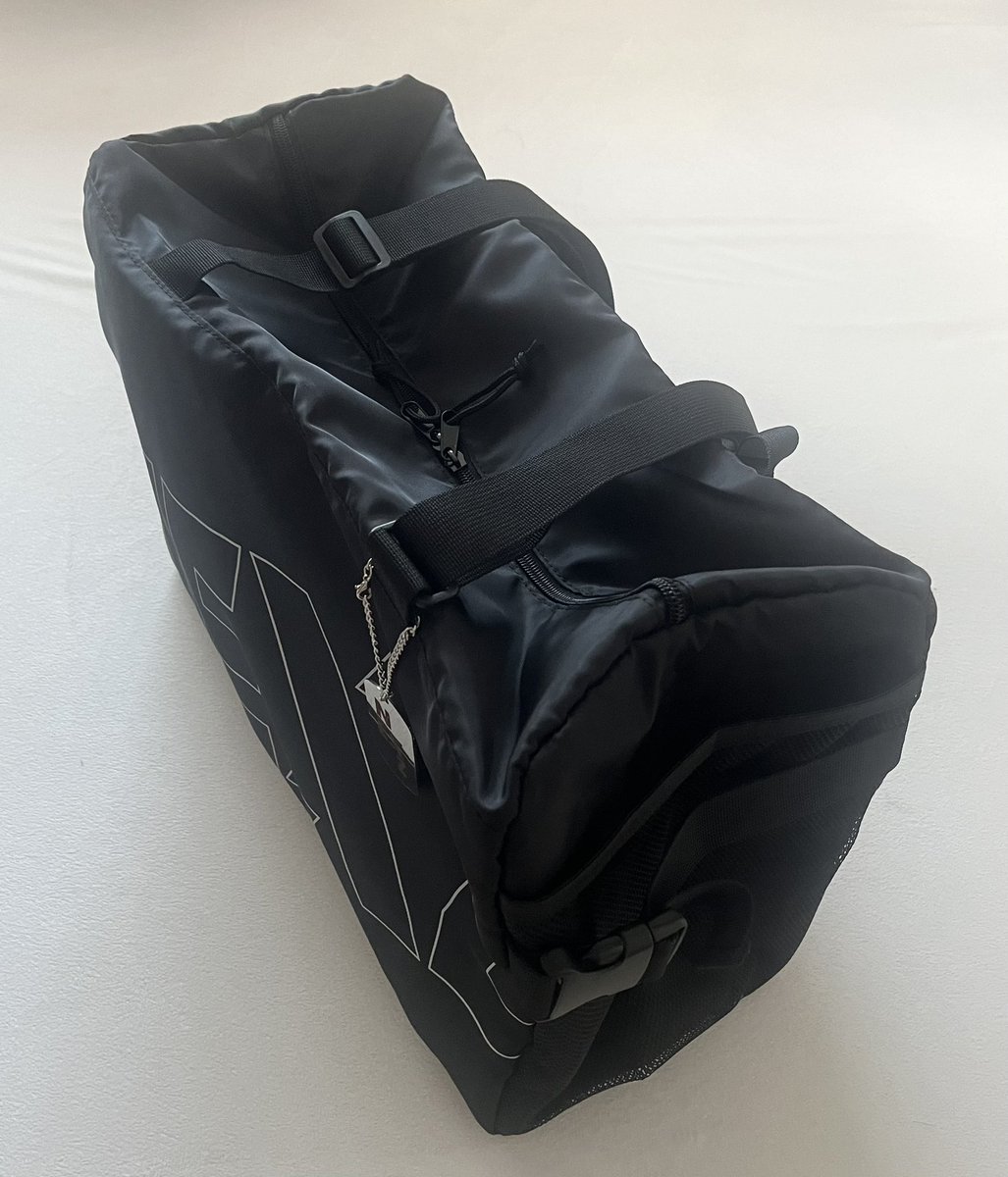 もし公式グッズのボストンバックを悩んでるNEX2Yいたら、参考までに