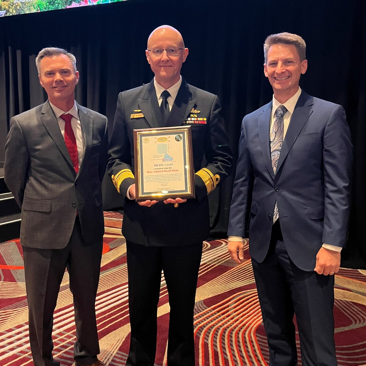 CJC_ADF's tweet image. Networks remain a vital component of #cyberoperations. 

#YourADF works to advance military tactical data link capabilities with our partners &amp;amp; allies. This commitment was recognised at a recent forum when Head Joint Capabilities, RADM Mann was presented with a timeslot award.