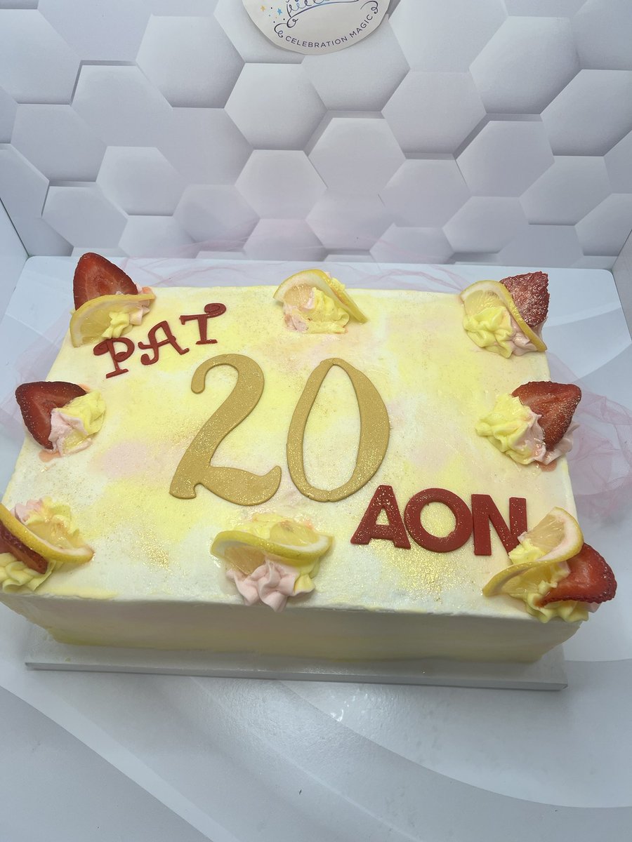 PuddasMaDee's tweet photo. 20 years @Aon_plc for Pat 🙌🏾 Seems like yesterday.
Summer series flavor: Strawberry Lemonade cake. A layer each of moist lemon 🍋 and strawberry 🍓 cake 🎂 filled with lemons curd and strawberry compote.
#AonUnited #AonBermuda🇧🇲
#tahdahcakesbda🎂👩🏾🍳🇧🇲
#celebrationmagic🎉🪄 https://t.co/HmTqKEY77k