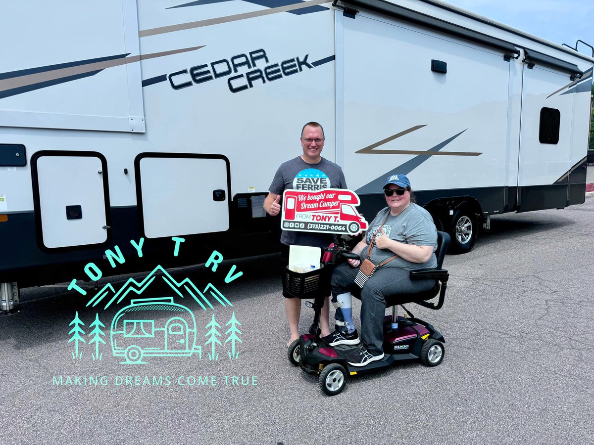 Congrats 🍾🎊🎈 to the Todd Family on their new Cedar Creek!

Went from a Travel Trailer to a super nice fifth wheel!

Thank you guys! 🙏🏻
