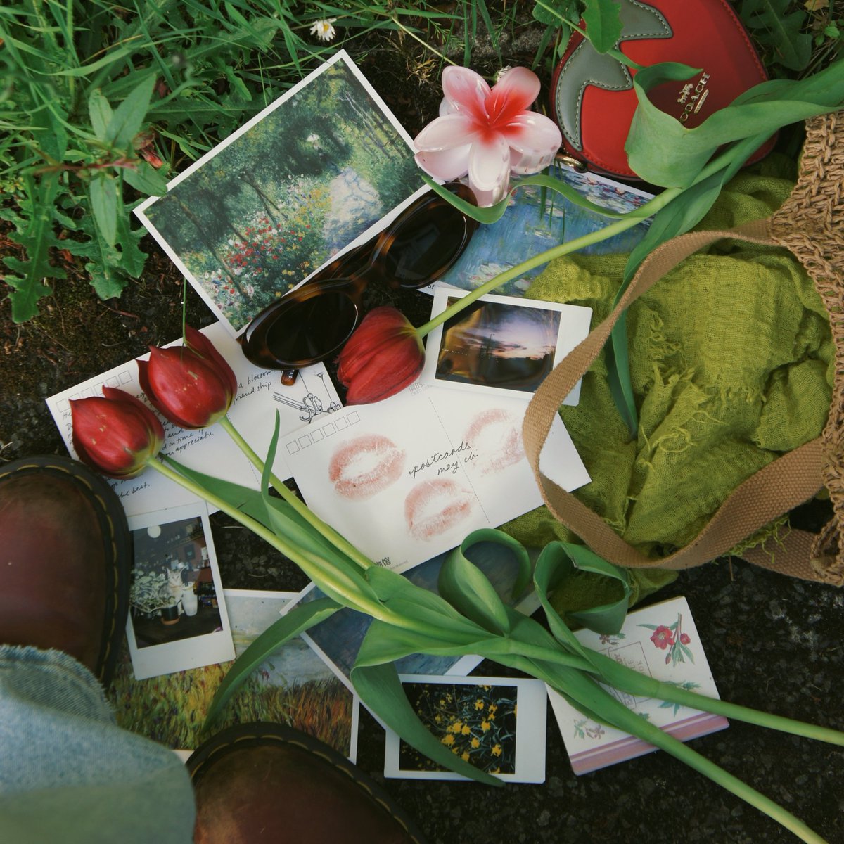 maychiwong's tweet image. postcards is out now! 💌📮
i hope these songs will be able to accompany you wherever you go this summer, whether it’s with your joyful or melancholic moments, long journeys or an afternoon in the park 🍃🌿🚃🌳🌾
stream it now: distrokid.com/hyperfollow/ma…