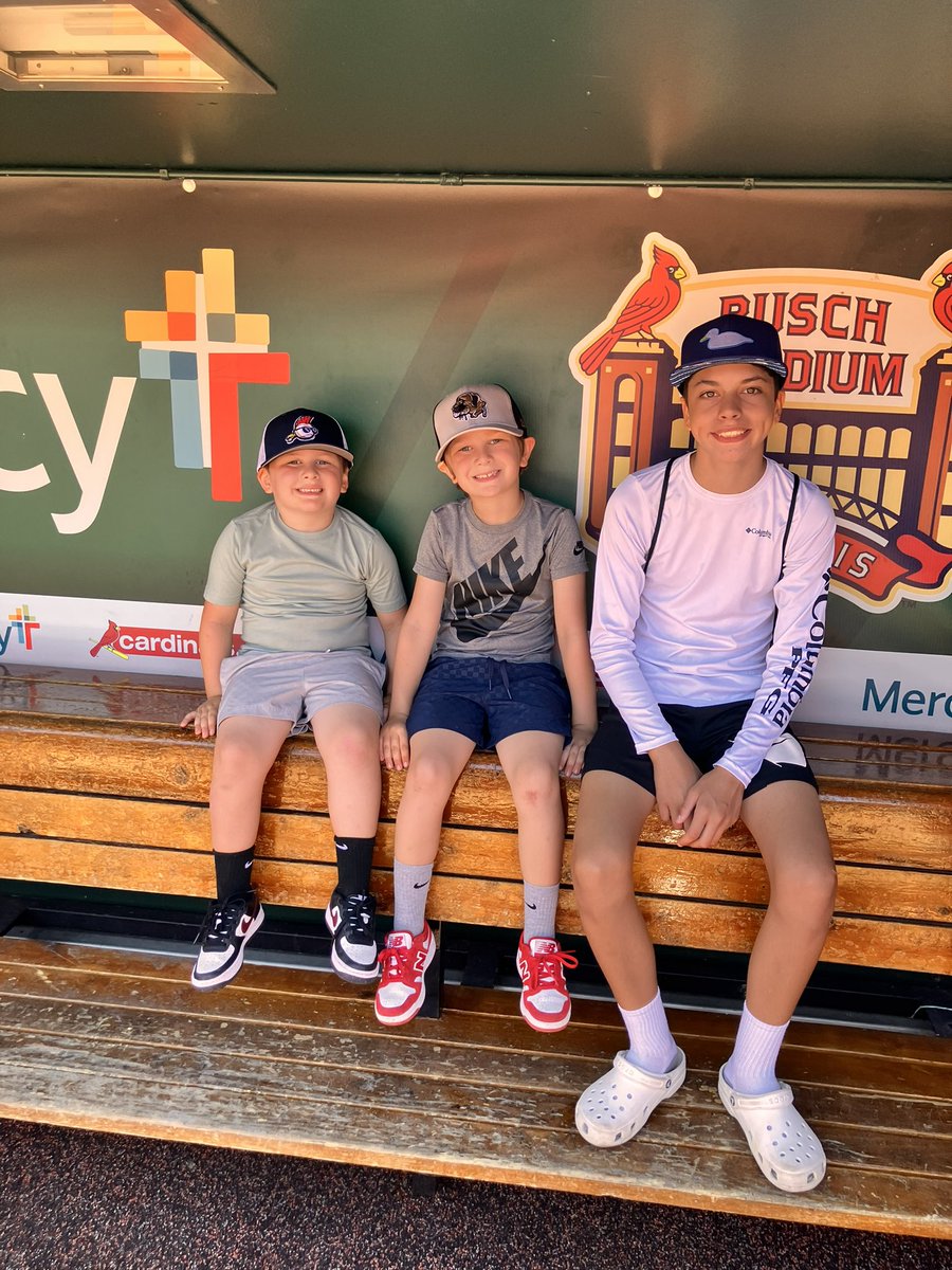 CKLongshore's tweet photo. @UncleCharlie50 you on the island for the 4th?  We are at my sister in laws on SSI.  They live next to your uncle(?) on Everett.  I’ve got some did-hard young Redbirds who’d love to meet you! https://t.co/rynSxgYFQr