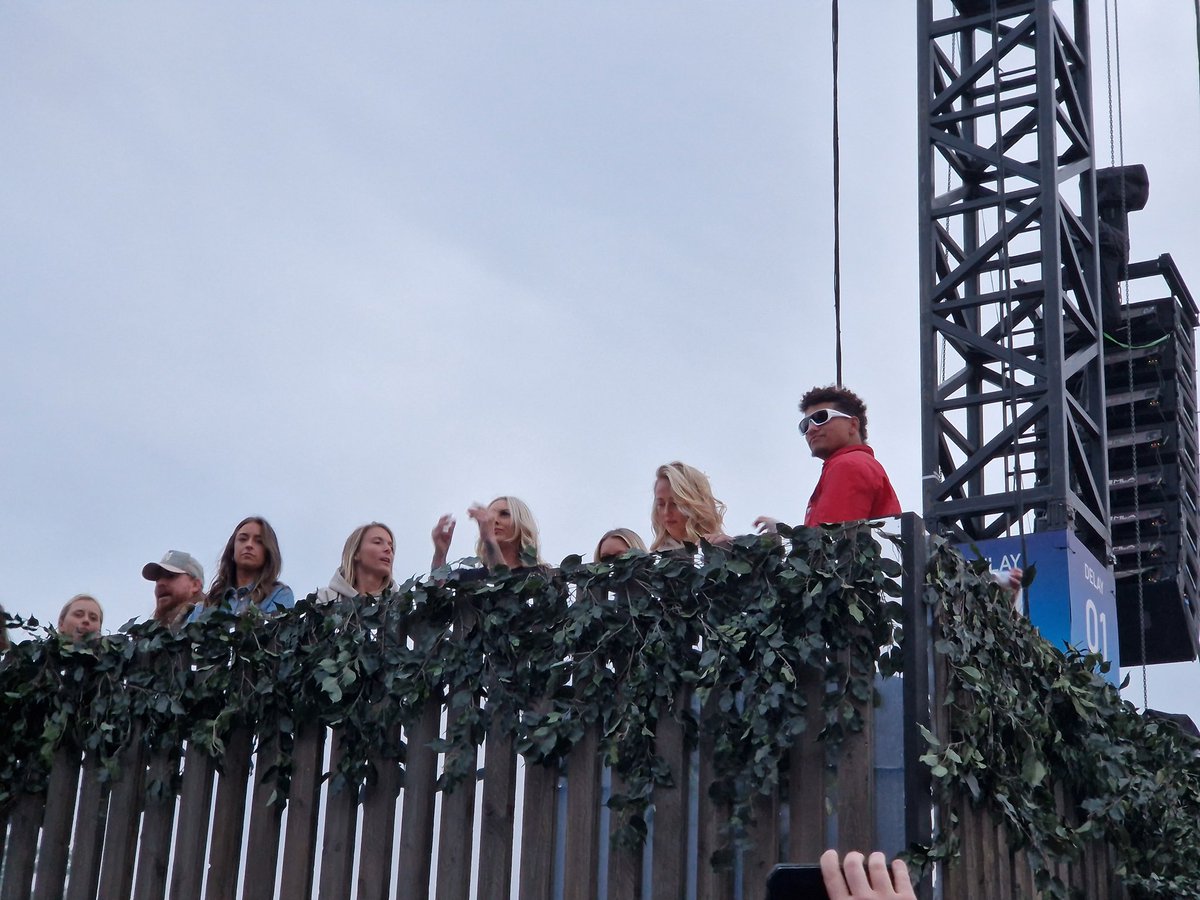 Pmy12345's tweet photo. @LAAngelsUK Did you see Mahomes there too! He was behind us. https://t.co/ICSIiQ3uS2