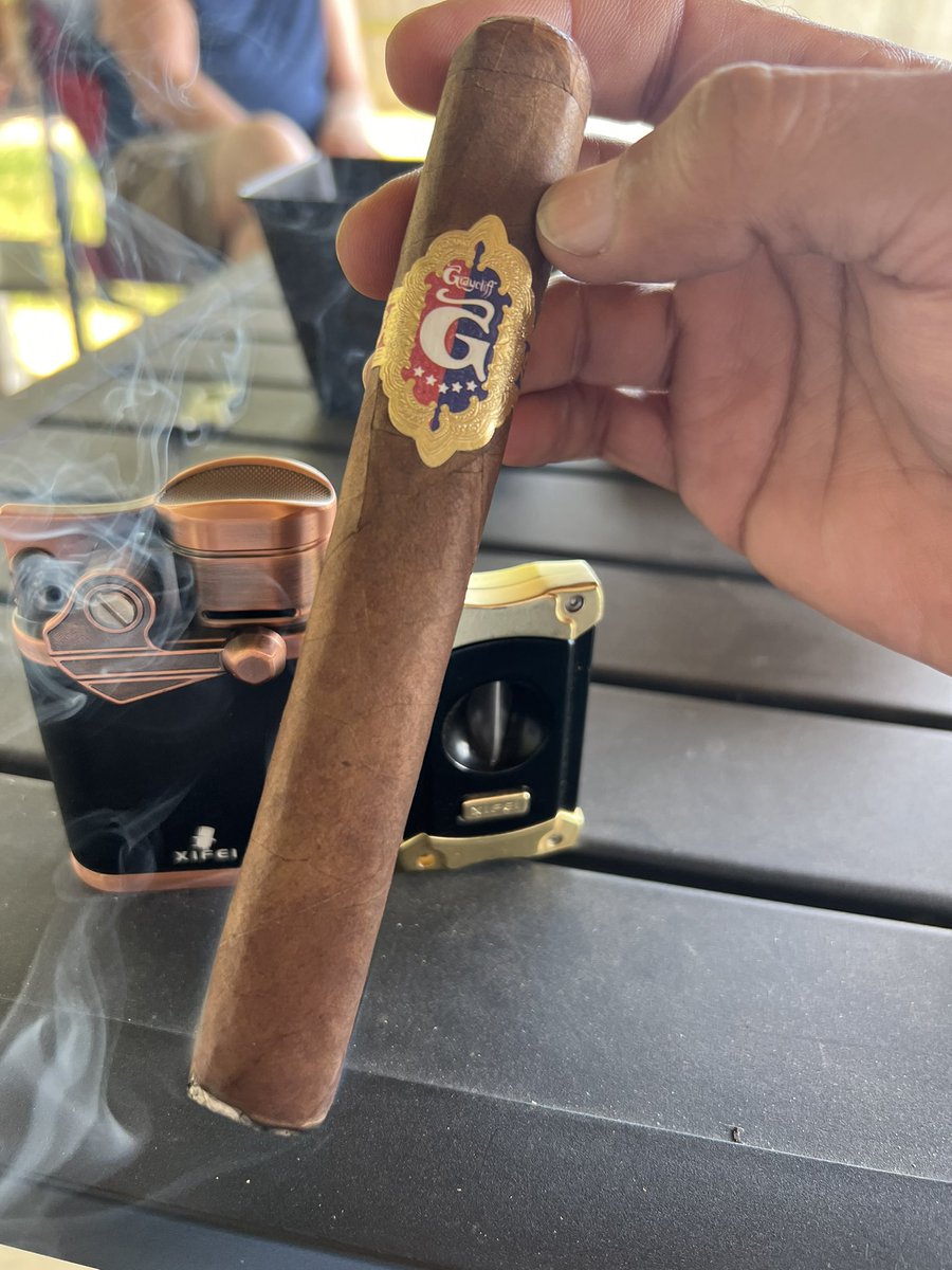 D_To_Tha_J's tweet photo. 🎇Happy 4th Everyone! Having a Graycliff Old Glory to celebrate🎆 @GraycliffCigars @xifeicigartools #GraycliffCigars #GraycliffOldGlory #XifeiCigarTools #CigarLifestyle #CigarCulture #CigarSociety #CigarOfTheDay #SmokeClassy #BOTL #SOTL #CigarEnvy #PSSITA #CigarsWithClass #Cigars https://t.co/nf5YahPmtq